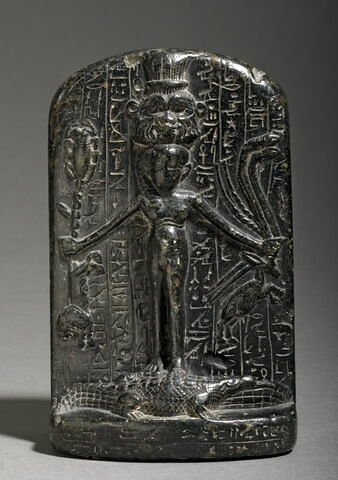 stèle d'Horus, image 2/2