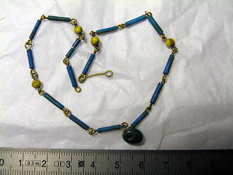 collier ; perle cylindrique ; perle sphérique, image 1/1