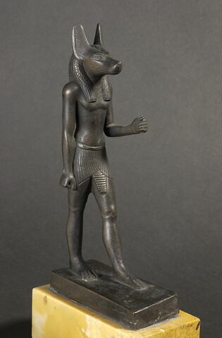figurine, image 2/4