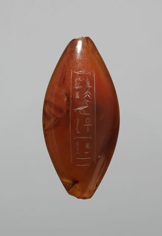 amulette ; perle en demi olive, image 1/2