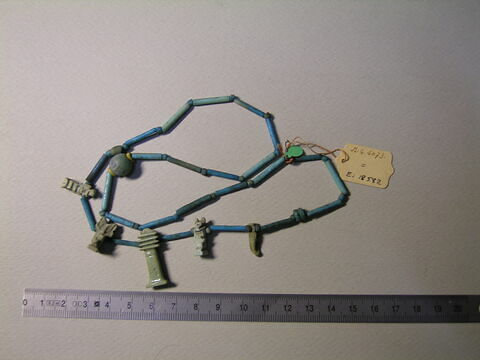 collier à pendentif ; amulette  ; perle rondelle, image 1/1