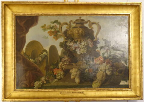 Vase d'or, fleurs, fruits, image 1/1