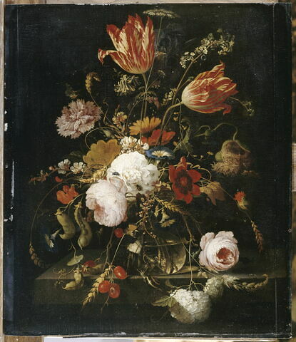 Fleurs dans une carafe de cristal, avec une branche de pois et un escargot, image 4/5