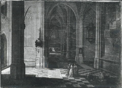 Intérieur d'église: groupe de personnages conversant à l'entrée d'une nef, image 1/2