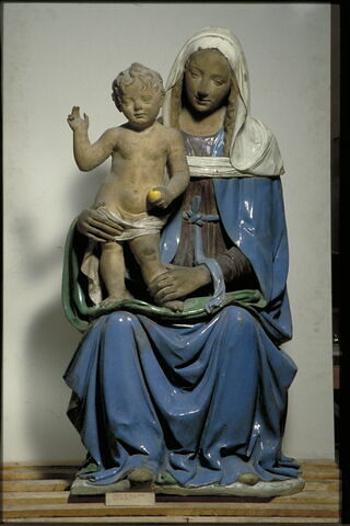 La Vierge assise tenant l'Enfant debout sur le genou droit, image 2/5