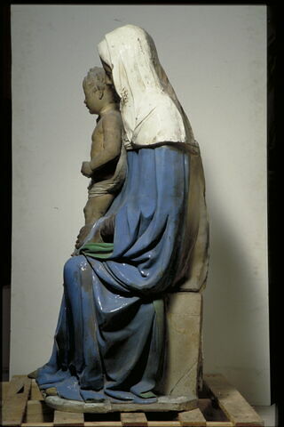 La Vierge assise tenant l'Enfant debout sur le genou droit, image 3/5