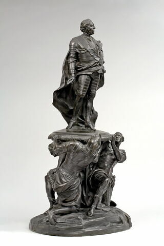 Louis XV porté sur un pavois par trois soldats, image 8/36