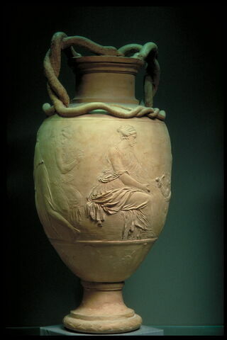 Vase avec décor de dix femmes et un enfant tenant un oiseau, image 16/18