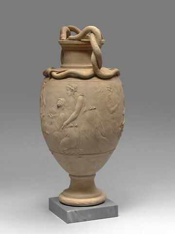 Vase avec décor de dix femmes et un enfant tenant un oiseau, image 4/18