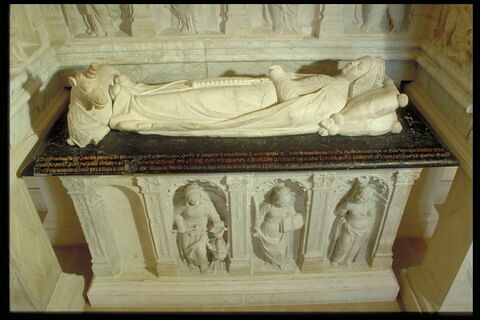 Statue gisante de Renée d'Orléans-Longueville, image 4/4