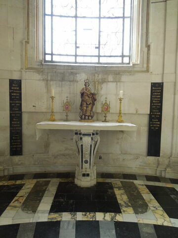 Console soutenant l'autel de la chapelle d'Anet, image 3/4