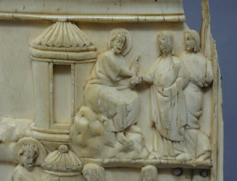 Fragment d'une plaque (?) : Saintes Femmes au tombeau ; Noli me tangere, image 5/11