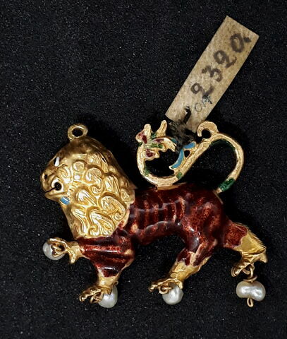 Lion en ronde bosse, or émaillé et perle, image 1/2