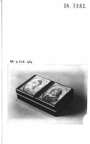 Tabatière : portraits de trois des enfants de Lucien Bonaparte, image 1/2