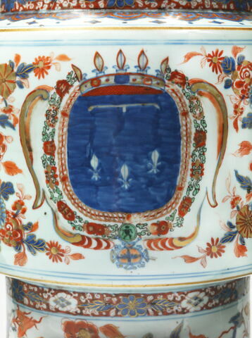 Vase cornet aux armes du duc d'Orléans d'une série de quatre (voir OA 5483, OA 5484 et OA 5485), image 3/5