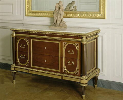Commode de la chambre de la comtesse de Provence à Versailles., image 1/1