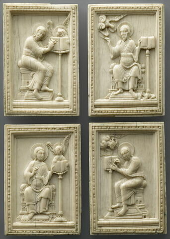 Quatre plaques : les quatre évangélistes et leurs symboles.