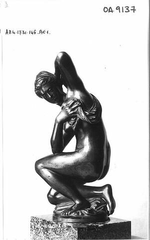 Sculpture : Vénus accroupie, image 1/4