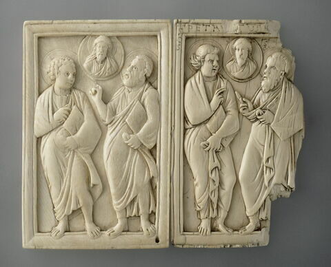 Diptyque ou plaque de reliure : deux apôtres entourant un médaillon du Christ (voir OA 3850 bis). Jeu de tric-trac au revers, image 3/4