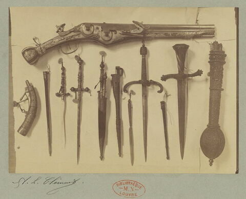 Dague et son fourreau contenant deux couteaux et un poinçon : Saint Georges délivrant la princesse