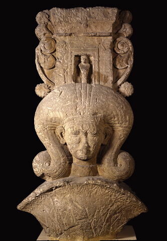 stèle ; chapiteau ; objet votif, image 3/3