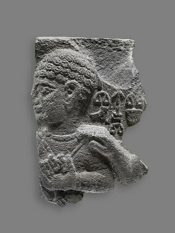 relief, image 2/4