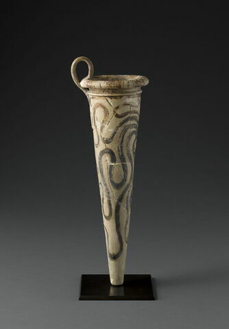 vase, image 8/9