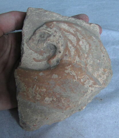 Relief architectural : fragment de tête de panthère