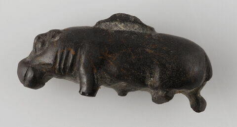 Pendeloque en forme d'hippopotame, image 1/1