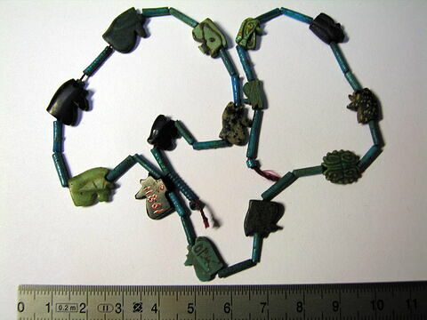 collier ; perle tubulaire ; amulette oudjat, image 1/1