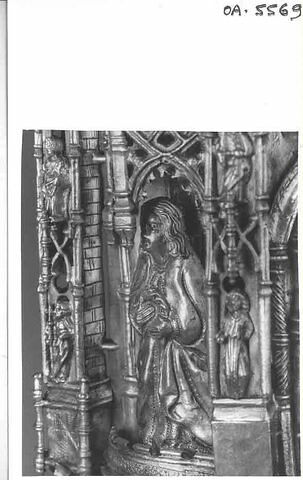Reliquaire ou réserve eucharistique en forme de sanctuaire gothique au pied polylobé, image 3/5