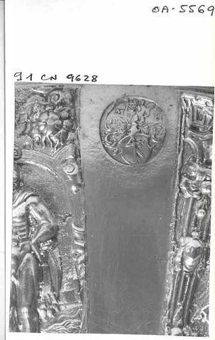 Reliquaire ou réserve eucharistique en forme de sanctuaire gothique au pied polylobé, image 5/5