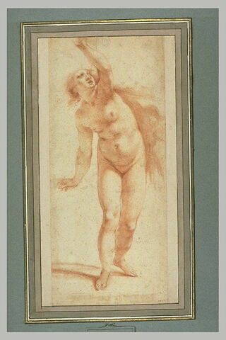 Femme nue debout, bras gauche levé, image 2/2