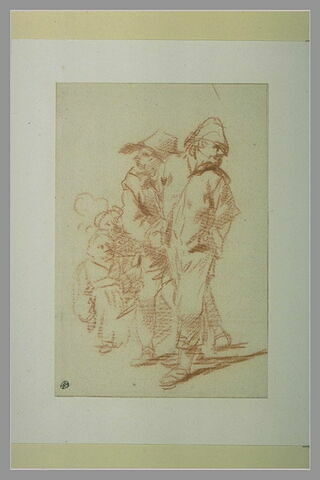 Deux hommes marchant, et deux figures les regardant, image 1/1