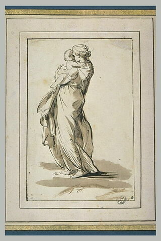 Une femme debout tenant un enfant dans les bras