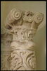 Colonne décorée de pampres et couronnée d'un chapiteau composite, avec base et tailloir, image 11/11