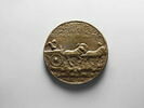 Médaille : Alphonse V, roi de Sicile et d'Aragon / génie ailé dans un char tiré par quatre chevaux, image 2/2