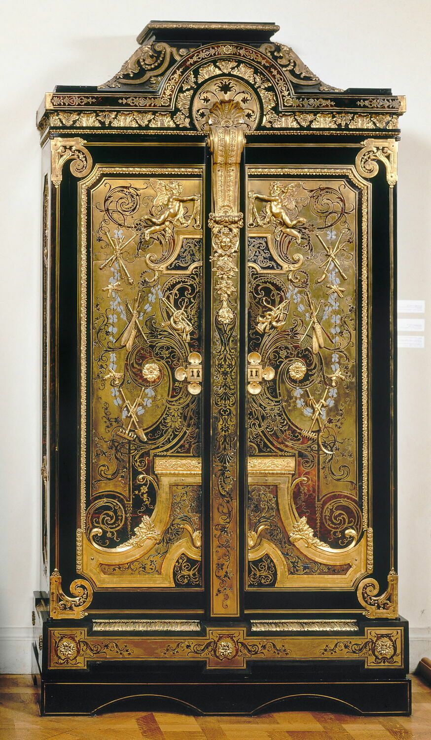 Armoire Louvre Collections