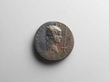 Médaille : Ferdinand d'Aragon / Double visage et une épée, image 2/2