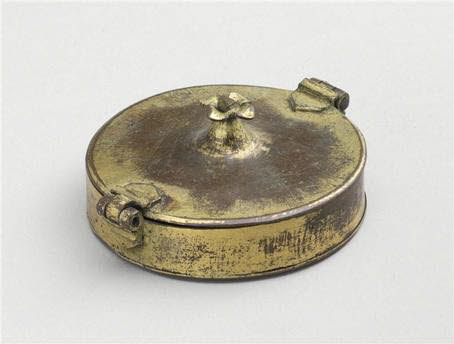 Pyxide basse de forme cylindrique, image 2/5