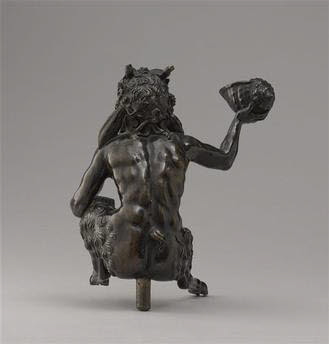 Statuette : satyre assis, tenant un coquillage, image 4/4
