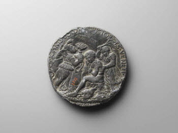 Médaille : Giovanni Boldù par lui même / jeune homme nu assis entre une vieille femme et un génie ailé, image 2/2