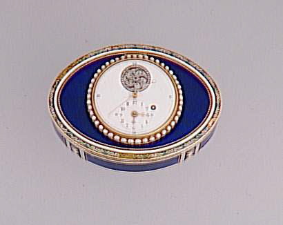 Tabatière ovale avec une montre