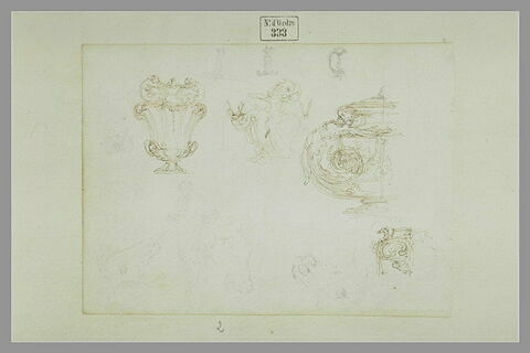 Quatre vases ; trois têtes de chevaux ; une figure ; trois poignées d'épée, image 1/1