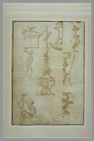 Vases, portions de vases et candélabres, satyre soutenant une cartouche, image 2/2