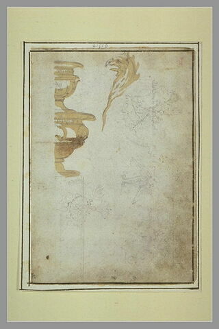 Etude de la moitié droite d'un vase, d'une tête de griffon, et autres motifs, image 2/2