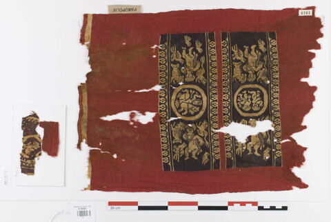 manche d'habit ; bande de poignet ; fragments