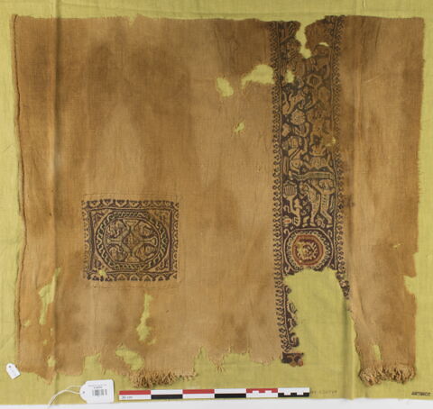 bande décorative d'habillement ; tabula ; fragment
