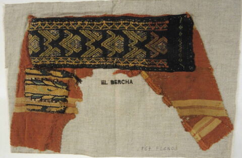 manche d'habit ; bande décorative d'habillement ; fragment, image 2/2