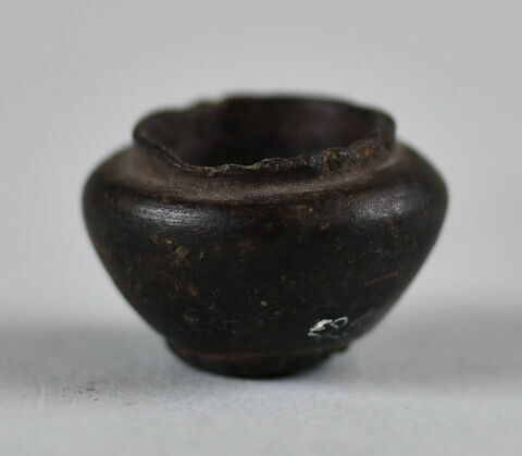 pot à kohol  ; vase miniature, image 2/3